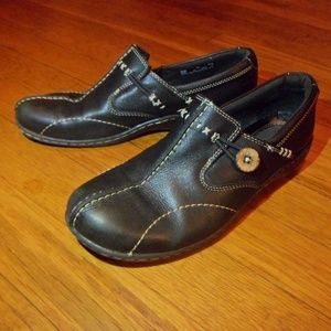 Black Leather Clarks Bendables Sixty Delta Slip On